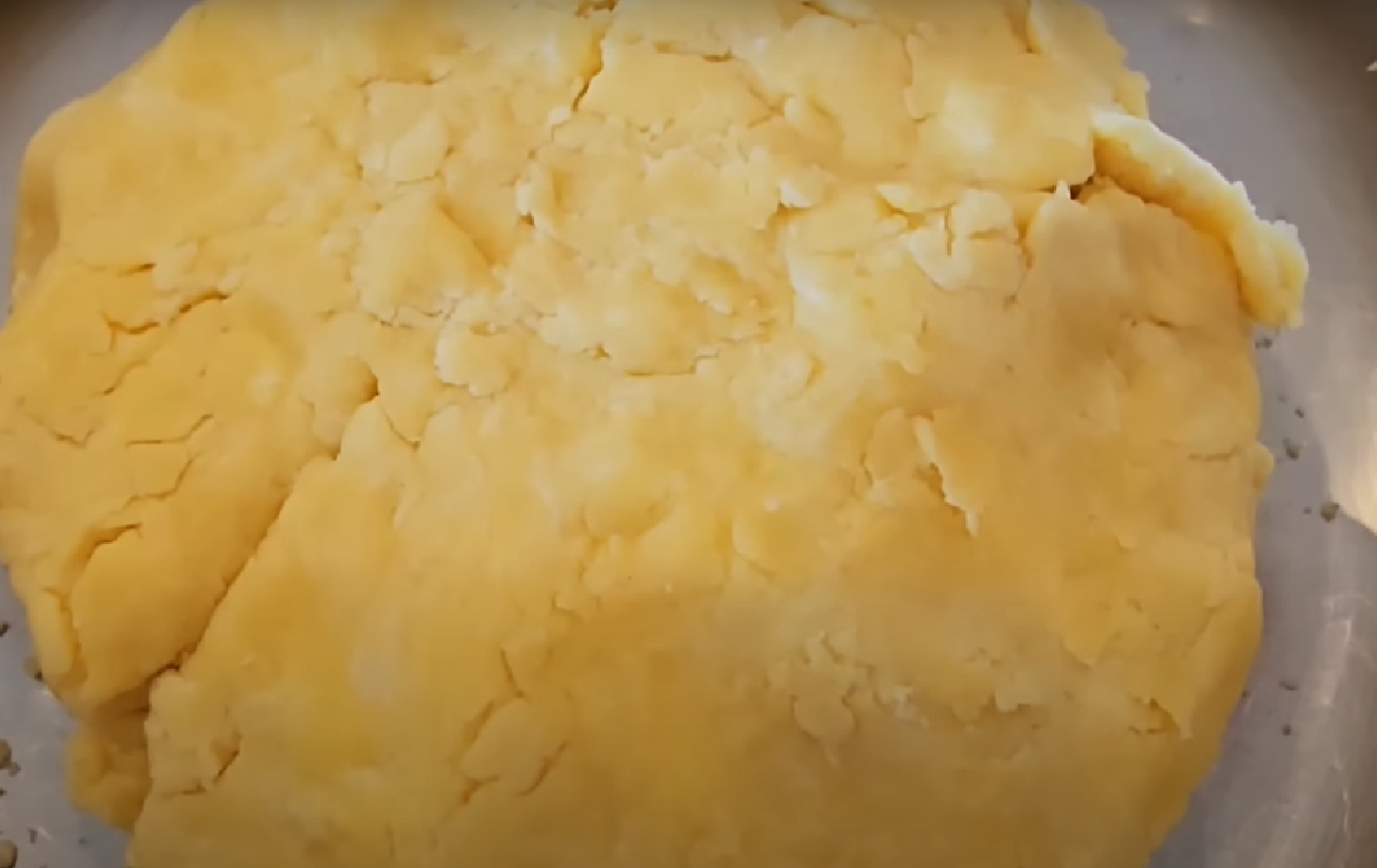 Смерекова хатинка з вишнями: рецепт відомого десерту до чаю